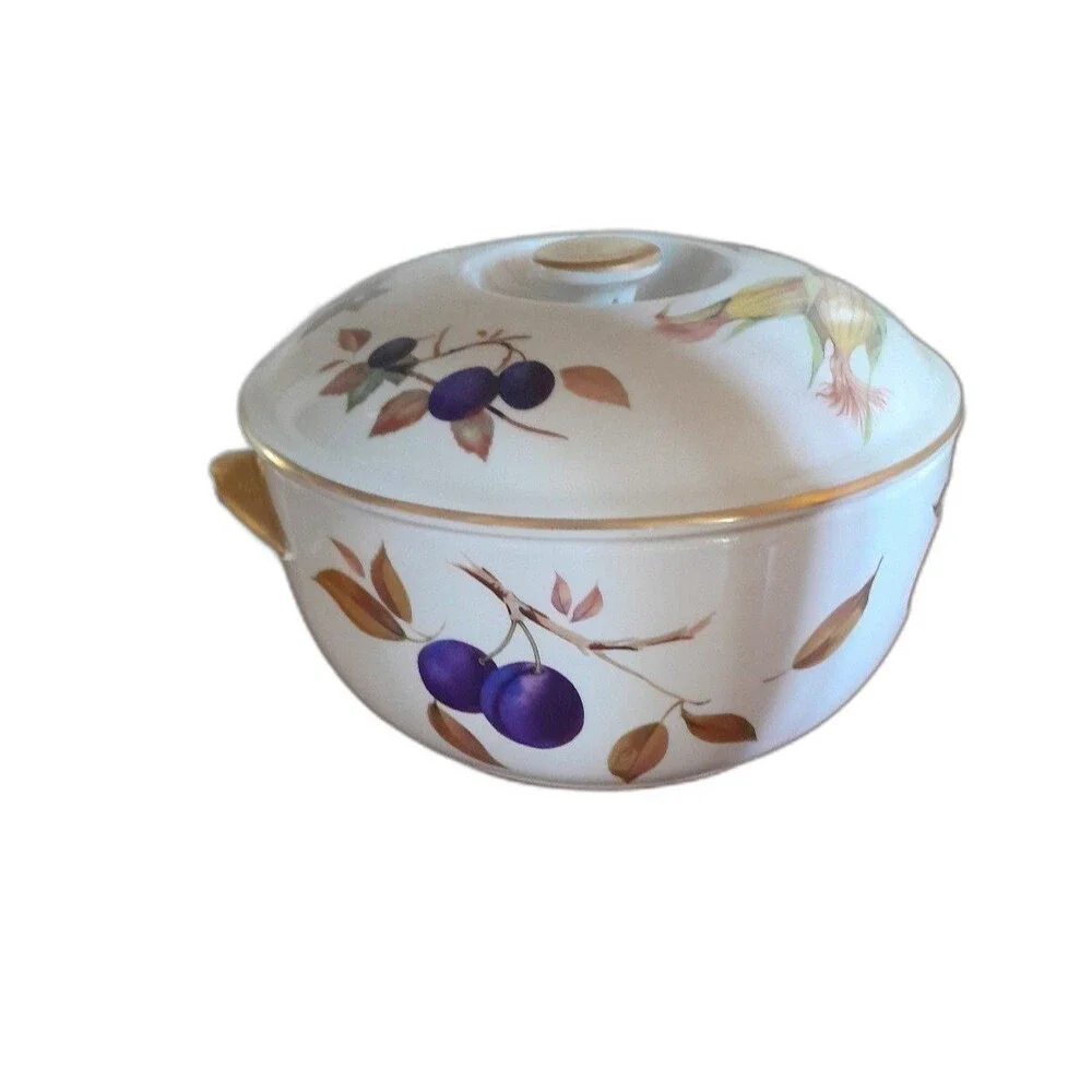 Royal Worcester round casserole with lid